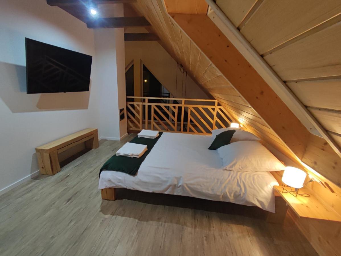 Villa Miedzy Drzewami à Biecz Extérieur photo